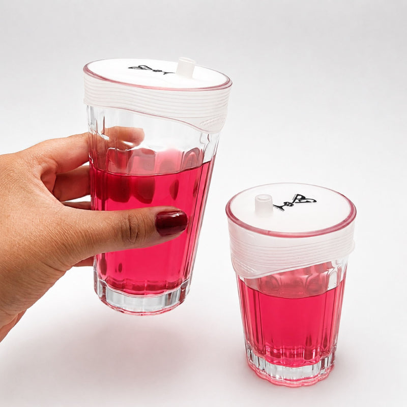 Capotes de verre en silicone Protect Your Glass installées sur deux formats de verre.