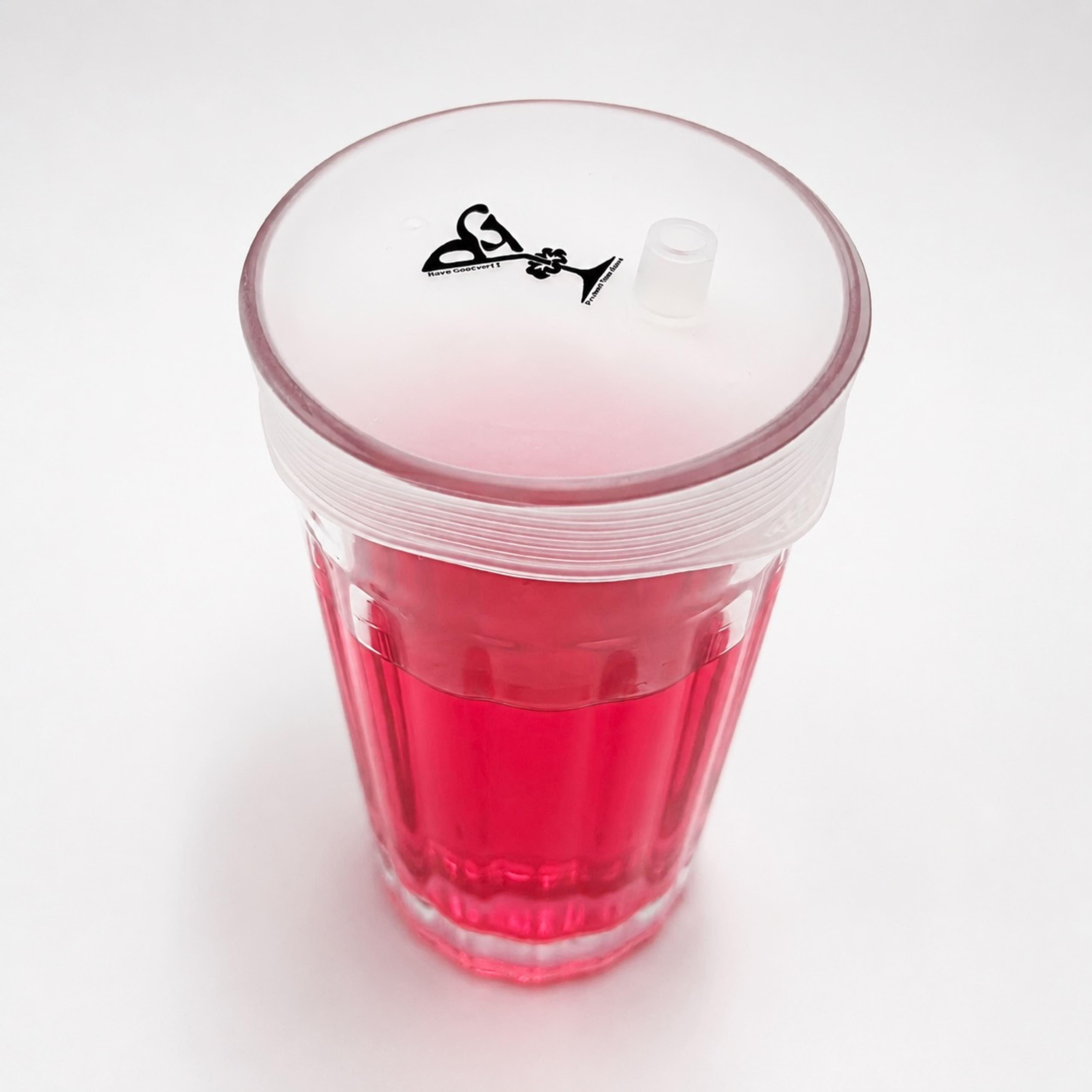 Gros plan sur la capote de verre en silicone Protect Your Glass avec tétine.