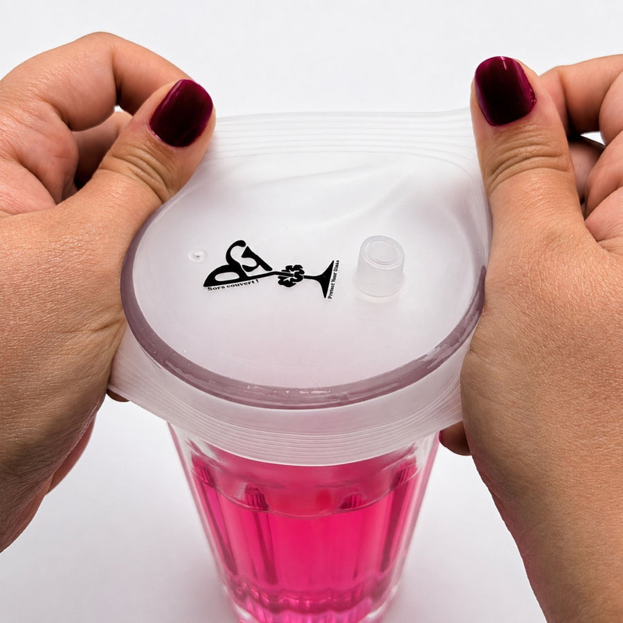 Ouverture de la capote de verre en silicone pour boire