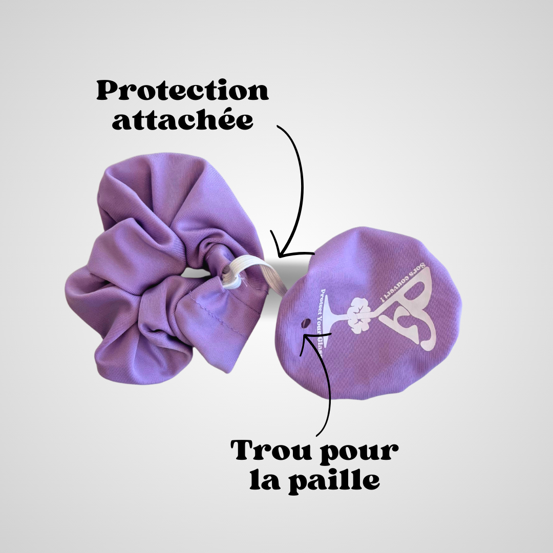 Chouchou lilas ouvert dévoilant sa fonction de protège-verre anti-drogue, sur fond gris